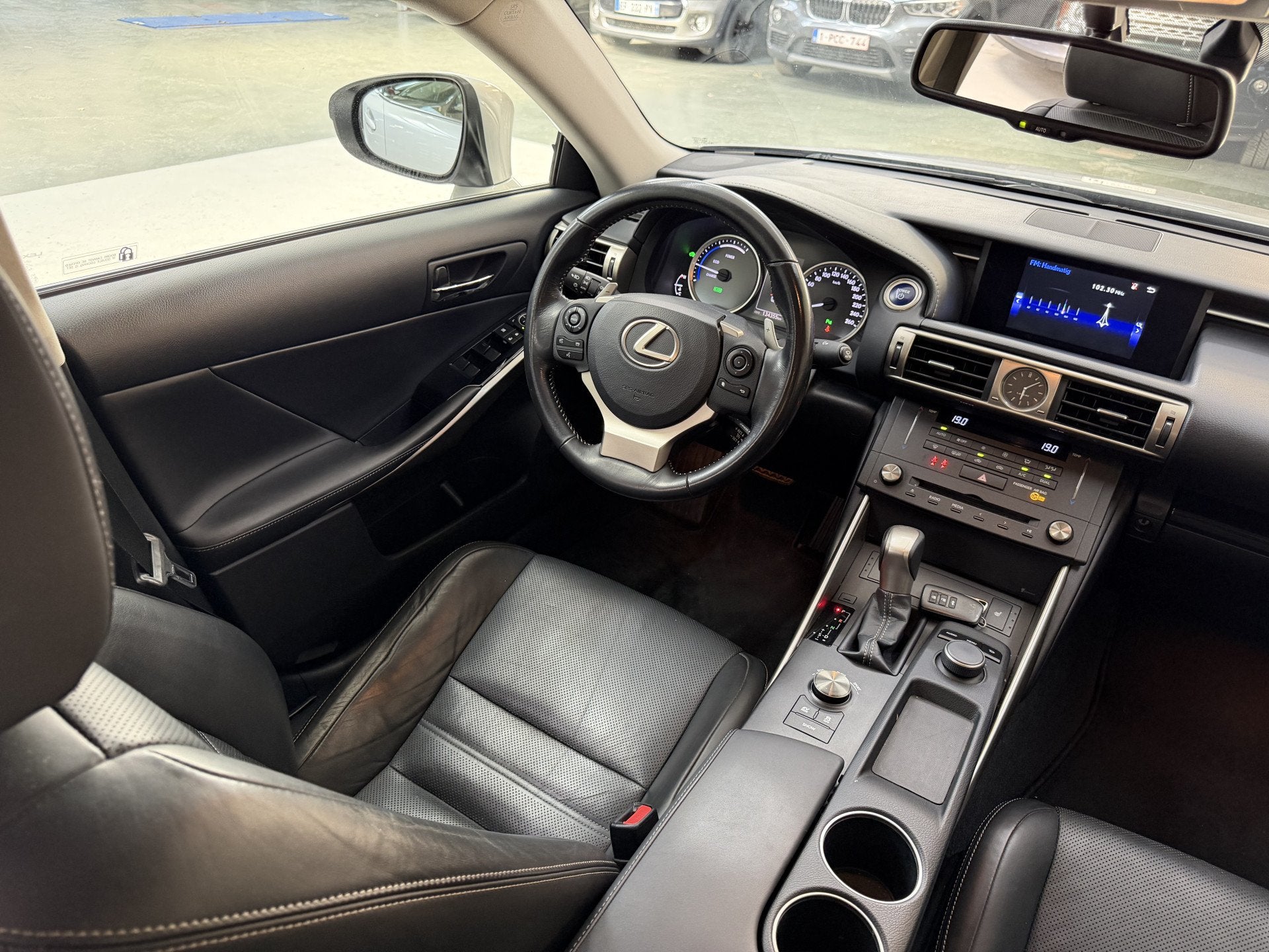 Lexus IS 300h Business Line, 180Pk, 2017, 2de eigenaar, Voll, Auto's, Automaat, Dealer onderhouden, Achterwielaandrijving, Gebruikt