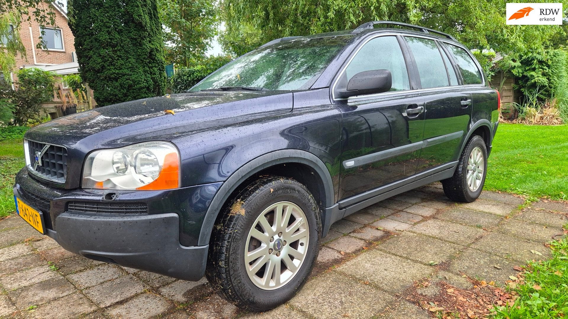 Volvo XC90 2.5 T Kinetic NIEUWE DISTRIBUTIE NWE APK BOEKJES!, Dealer onderhouden, Gebruikt, 1928 kg, Blauw