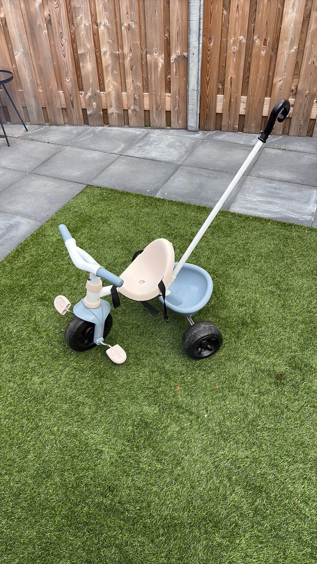 Smoby driewieler met duwstang, Ophalen, Zo goed als nieuw, Duwstang