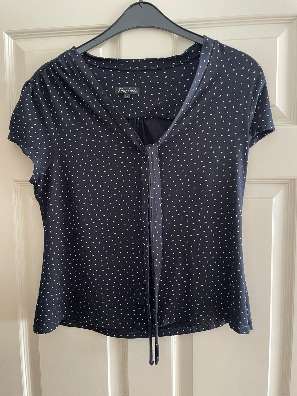 King Louie Zwart Polkadot Topje - Maat XL, Kleding | Dames, Blouses en Tunieken, Ophalen of Verzenden, Zo goed als nieuw, Maat 46/48 (XL) of groter