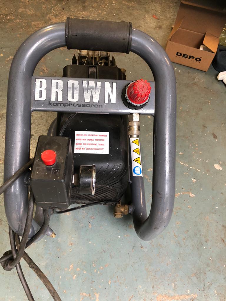 Te koop: Brown 2hp compressor, Ophalen, Gebruikt, 6 tot 10 bar, Minder dan 200 liter/min