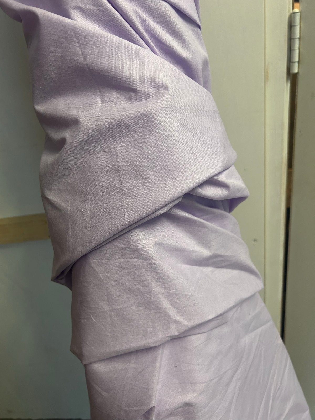Lila stof op rol - poplin katoen +- 50 meter, Hobby en Vrije tijd, Stoffen en Lappen, Ophalen, Paars, 200 cm of meer, Zo goed als nieuw