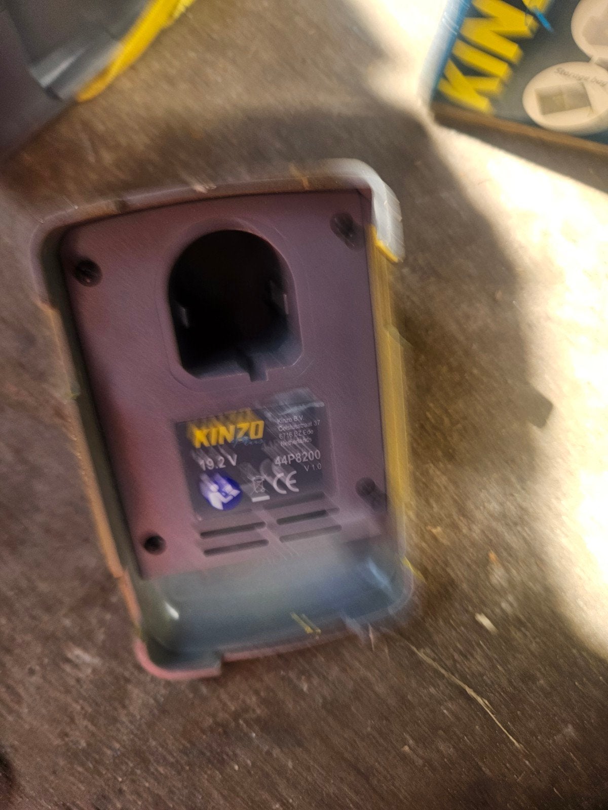 Kinzo 19.2V Acculader - Model 44P8200, Ophalen of Verzenden, Gebruikt, Minder dan 400 watt, Overige typen