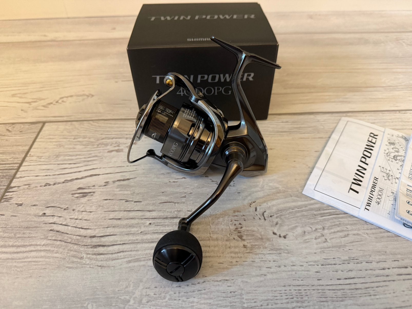 SHIMANO TWINPOWER FE 4000 PG ONGEBRUIKT, Ophalen of Verzenden, Zo goed als nieuw, Molen