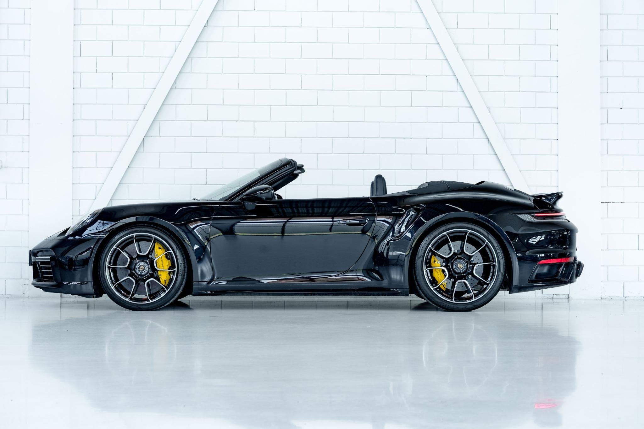 Porsche 911 Cabrio 3.8 Turbo S l Akrapovic l Burmester l Lif, Automaat, Gebruikt, Cabriolet, 4 stoelen