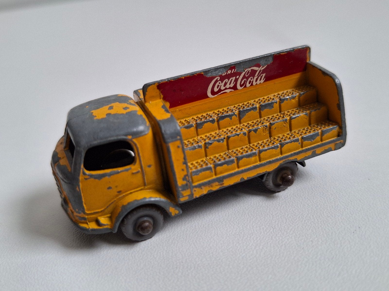 Coca Cola truck
- Karrier bantam -
Lesney
- No 37, Ophalen of Verzenden, Gebruikt