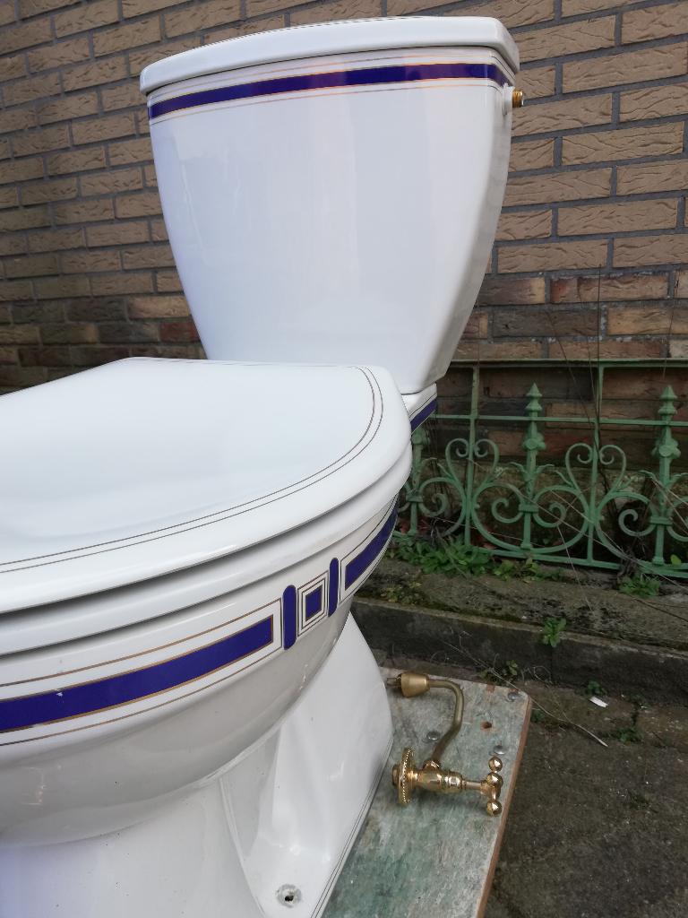 Toilet, Decor royal blue goudkleurig afgebiesd, Antiek en Kunst, Curiosa en Brocante, Ophalen
