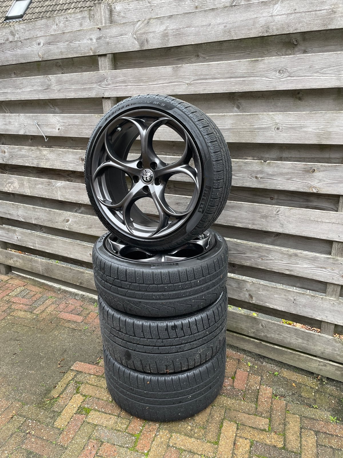 Alfa Romeo Giulia Quadrifoglio Winterset Pirelli 19 Inch ORG, 285 mm, Banden en Velgen, Winterbanden, Personenwagen