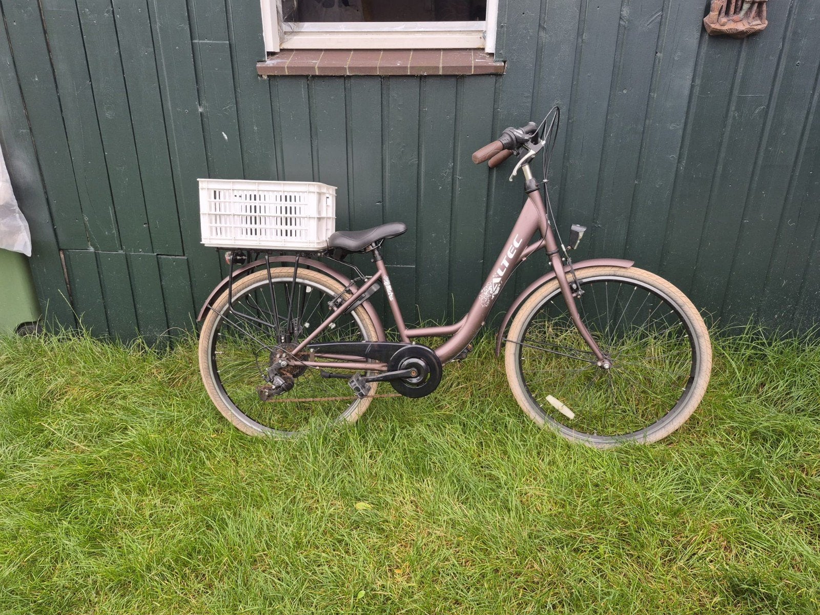 Altec Metro Damesfiets met krat - 7 Versnellingen, Fietsen en Brommers, Ophalen of Verzenden, Gebruikt