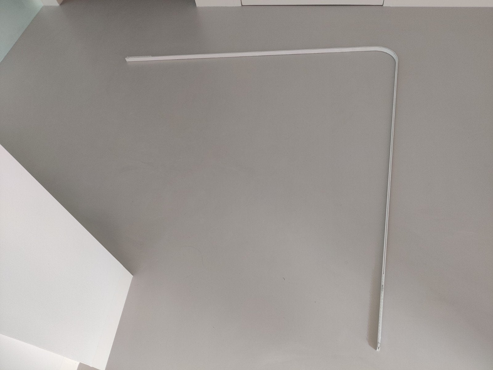 Witte gordijnrail met hoek (100 graden), 303cm, Ophalen, Wit, 200 cm of meer, Minder dan 100 cm