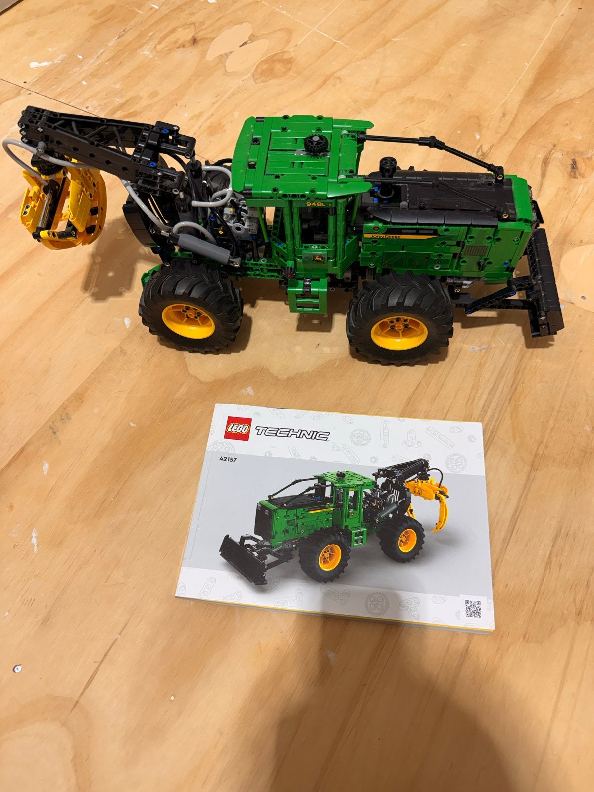 LEGO Technic 42157 John Deere 948L-II Skidder