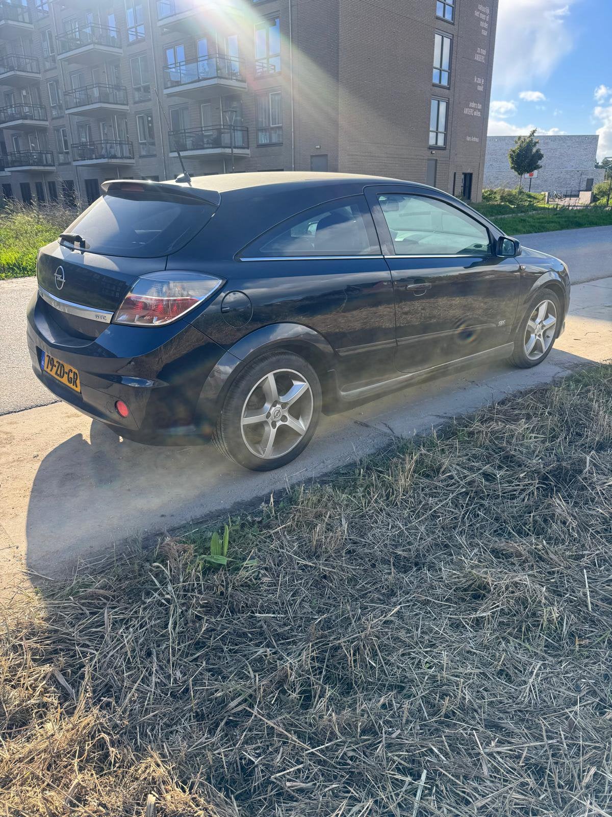 Opel Astra 1.6 - OPC line - 16V GTC, Voorwielaandrijving, 15 km/l, 625 kg, Zwart