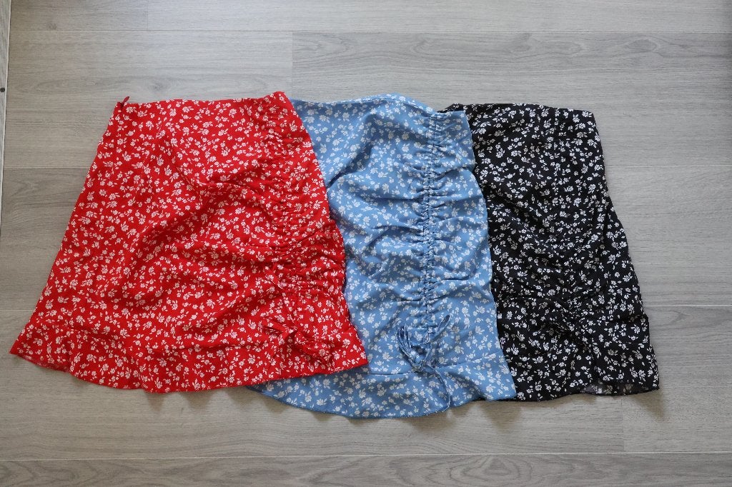 Nieuwe rokjes rood blauw zwart bloem XXS Shein, Kleding | Dames, Rokken, Ophalen, Overige kleuren, Nieuw, Maat 34 (XS) of kleiner