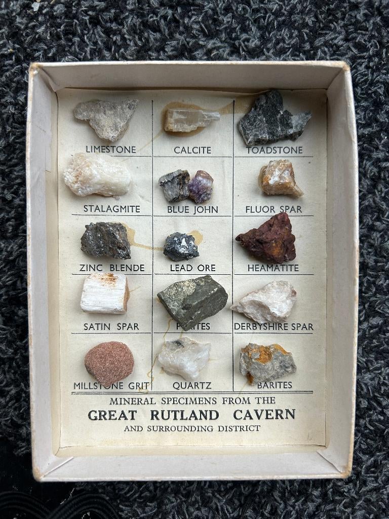 Kastopruiming vintage doosje mineralen great rutland cavern, Ophalen of Verzenden, Mineraal