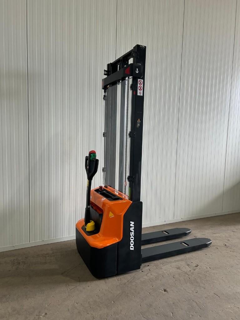 Elektrische pompwagen/palletwagen - Doosan LSM12N - 1200kg