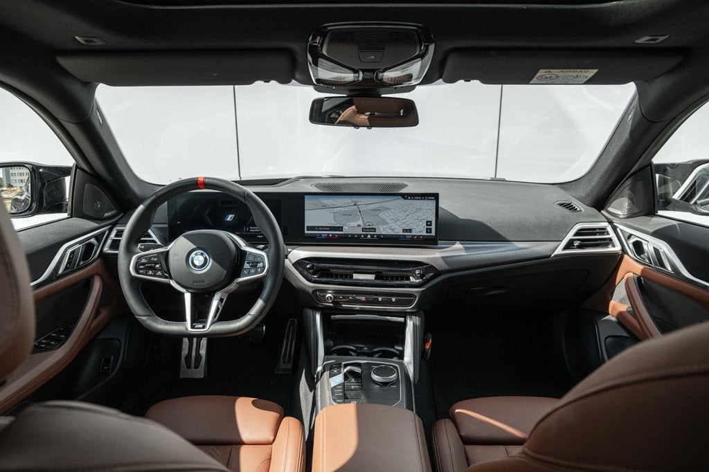 BMW i4 M60 M Sport / Schuif-Kanteldak / Comfort Access / Sto, Auto's, BMW, Automatische klimaatregeling, Gebruikt, Zwart, Met garantie (alle)
