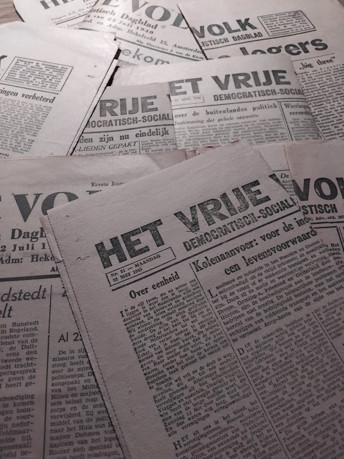 33xOude krant ,,Het Vrije Volk,,, Ophalen of Verzenden, Gelezen, Krant