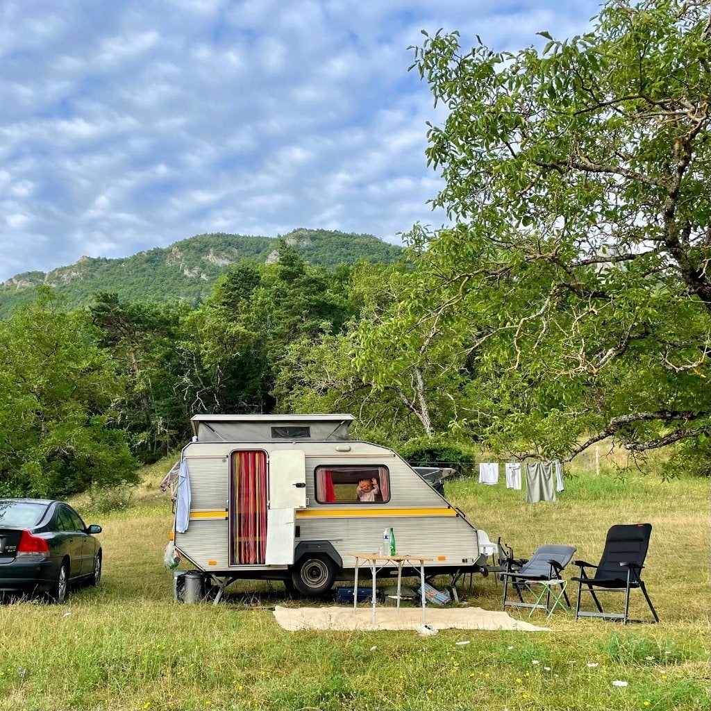 Kip Kompakt K440EK Compacte caravan met voortent en hefdak, Caravans en Kamperen, Kip, Omvormbare zithoek, Tot en met 3, Particulier