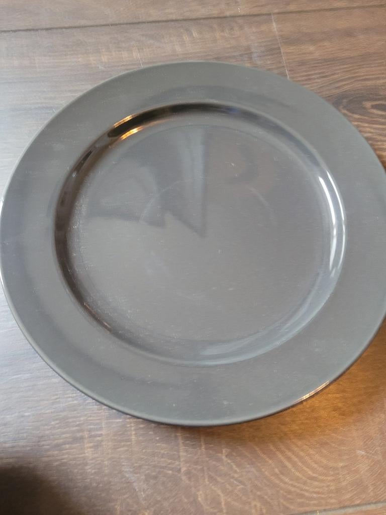 12 IKEA borden, 30cm doorsnee, Huis en Inrichting, Keuken | Servies, Gebruikt, Keramiek, Ophalen of Verzenden, Bord(en)