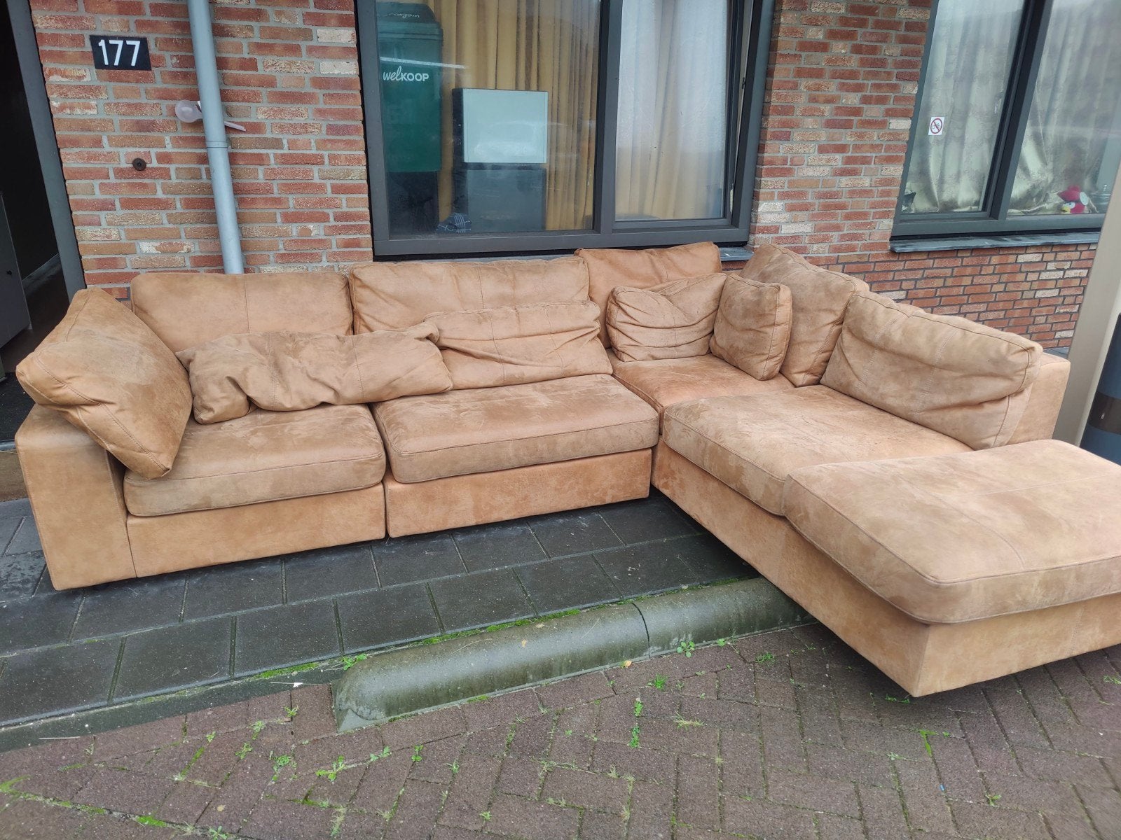 Relaxte Bruin/Oranje Loungebank met Langzit Vlak, Huis en Inrichting, Banken | Bankstellen, Gebruikt, Hoekbank, 300 cm of meer