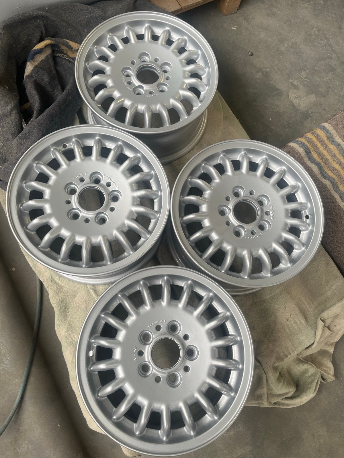 Set van 4 gereviseerde BMW velgen (15 inch) oldtimer, Ophalen, 15 inch, Velg(en), Personenwagen