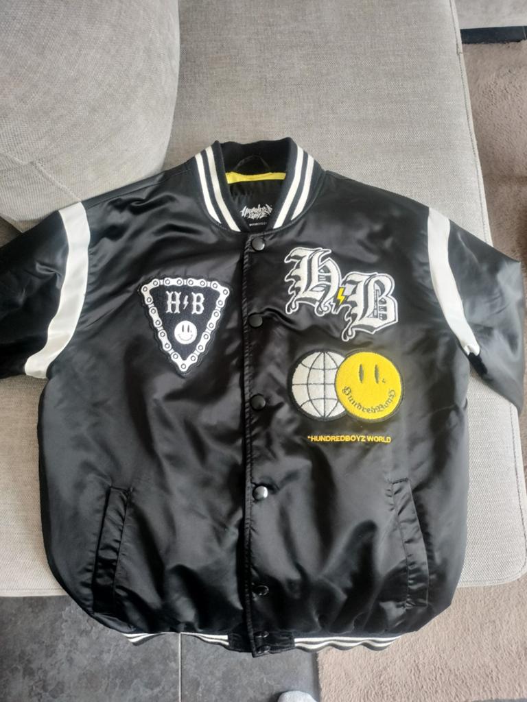 Hundredboyz Varsity Jacket maat S - Zwart met Patches, Zwart, Ophalen of Verzenden, Zo goed als nieuw, Hundredboyz