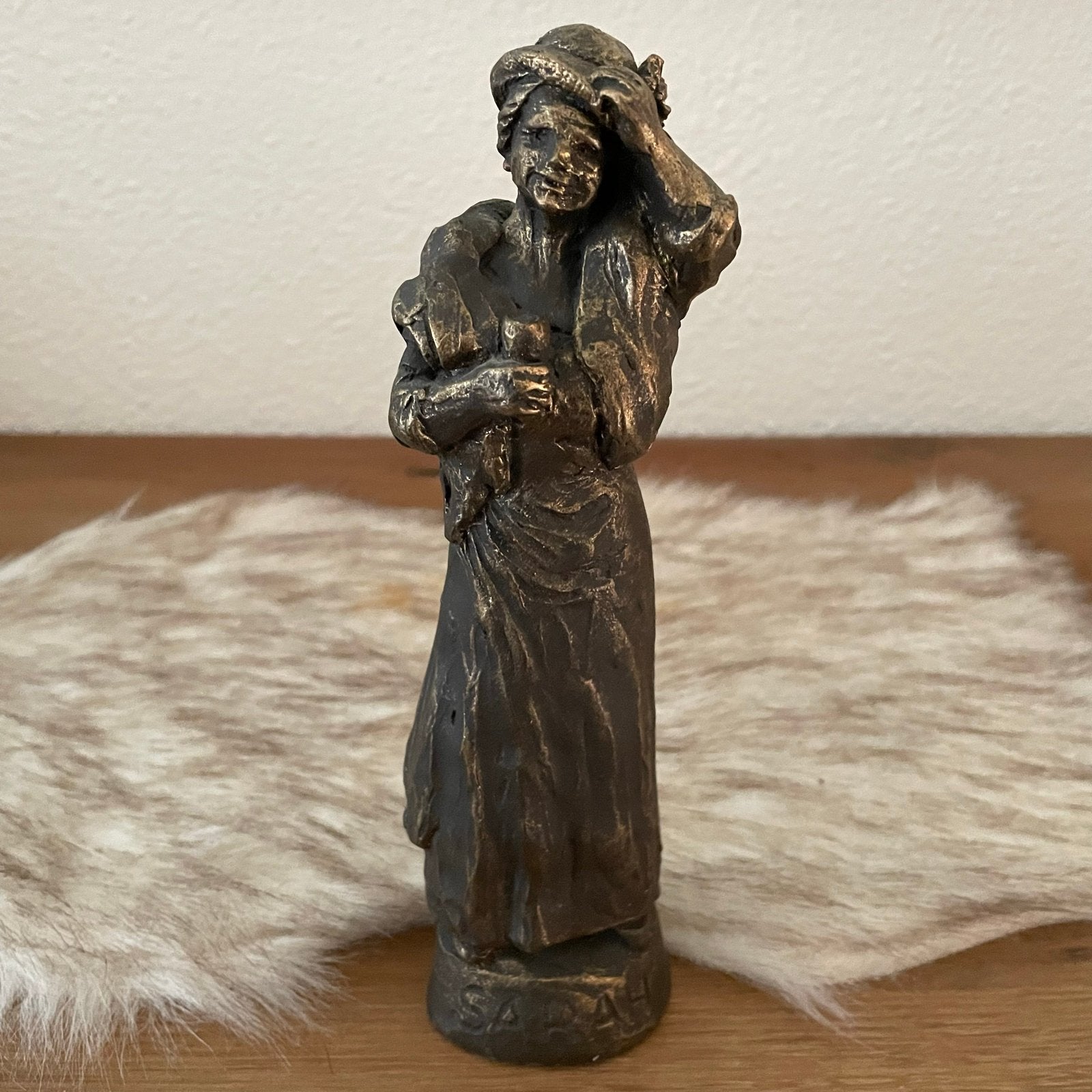 Bronzen beeldje 'Sarah' - Vrouw 50 jaar beeld SPOTPRIJS!!!, Minder dan 20 cm, Ophalen of Verzenden, Beeld, Bruin