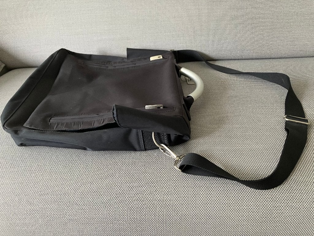 Designer schoudertas van het italiaanse merk Azzaro, Ophalen of Verzenden, Zo goed als nieuw, Zwart, Overige merken