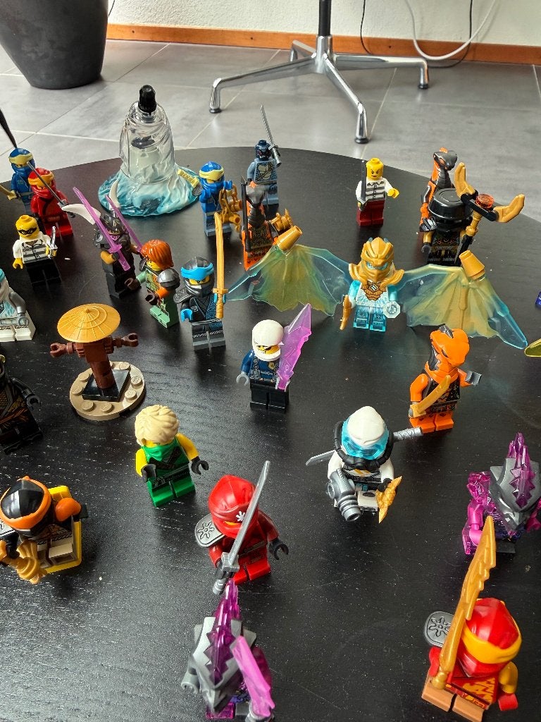 lego Ninjago poppetjes 40 stuks, Kinderen en Baby's, Lego, Ophalen of Verzenden, Zo goed als nieuw, Minifiguur