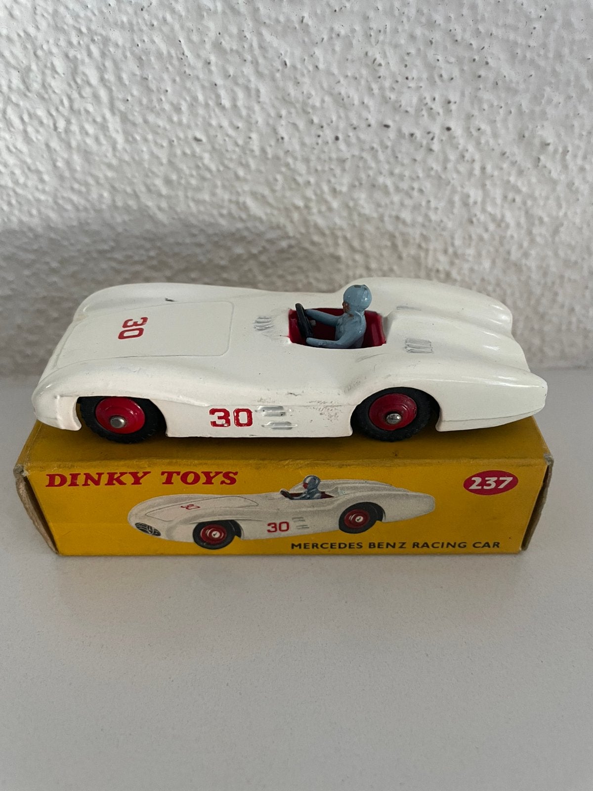 Originele Dinky Toys 1:43 Mercedes Racecar 237  + doos MINT, Ophalen of Verzenden, Nieuw, Auto, Dinky Toys