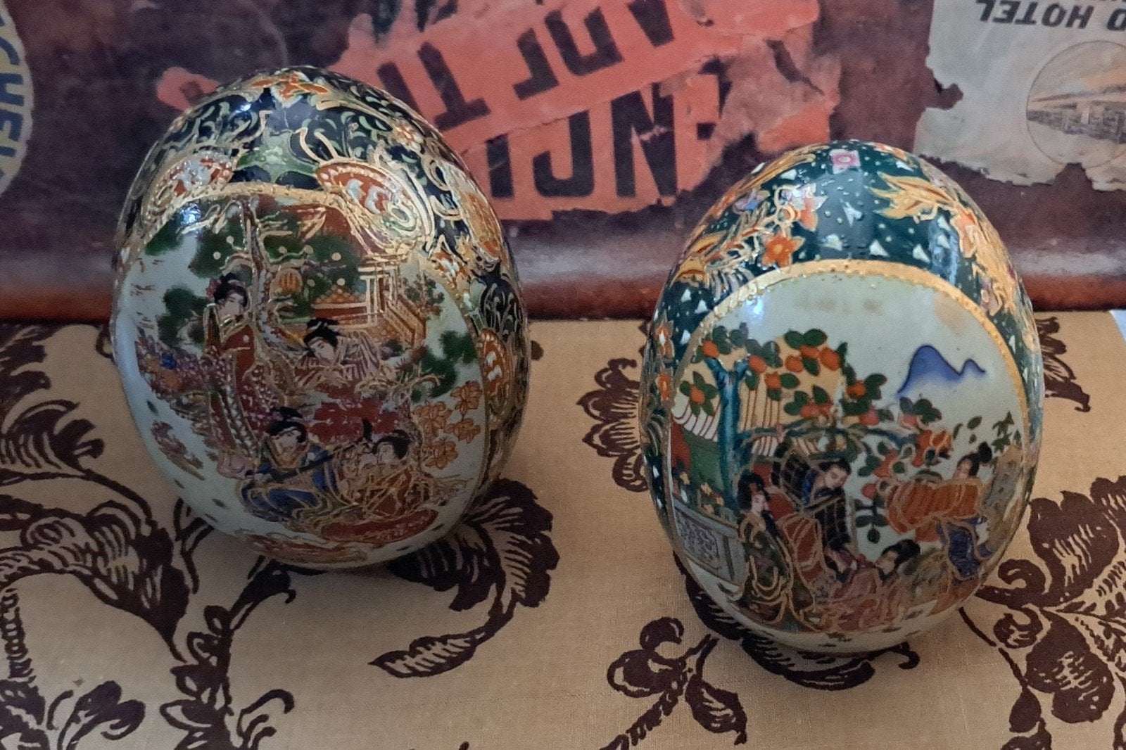 2 Grote 11.5 cm handgeschilderde Japanse decoratieve eieren, Ophalen of Verzenden