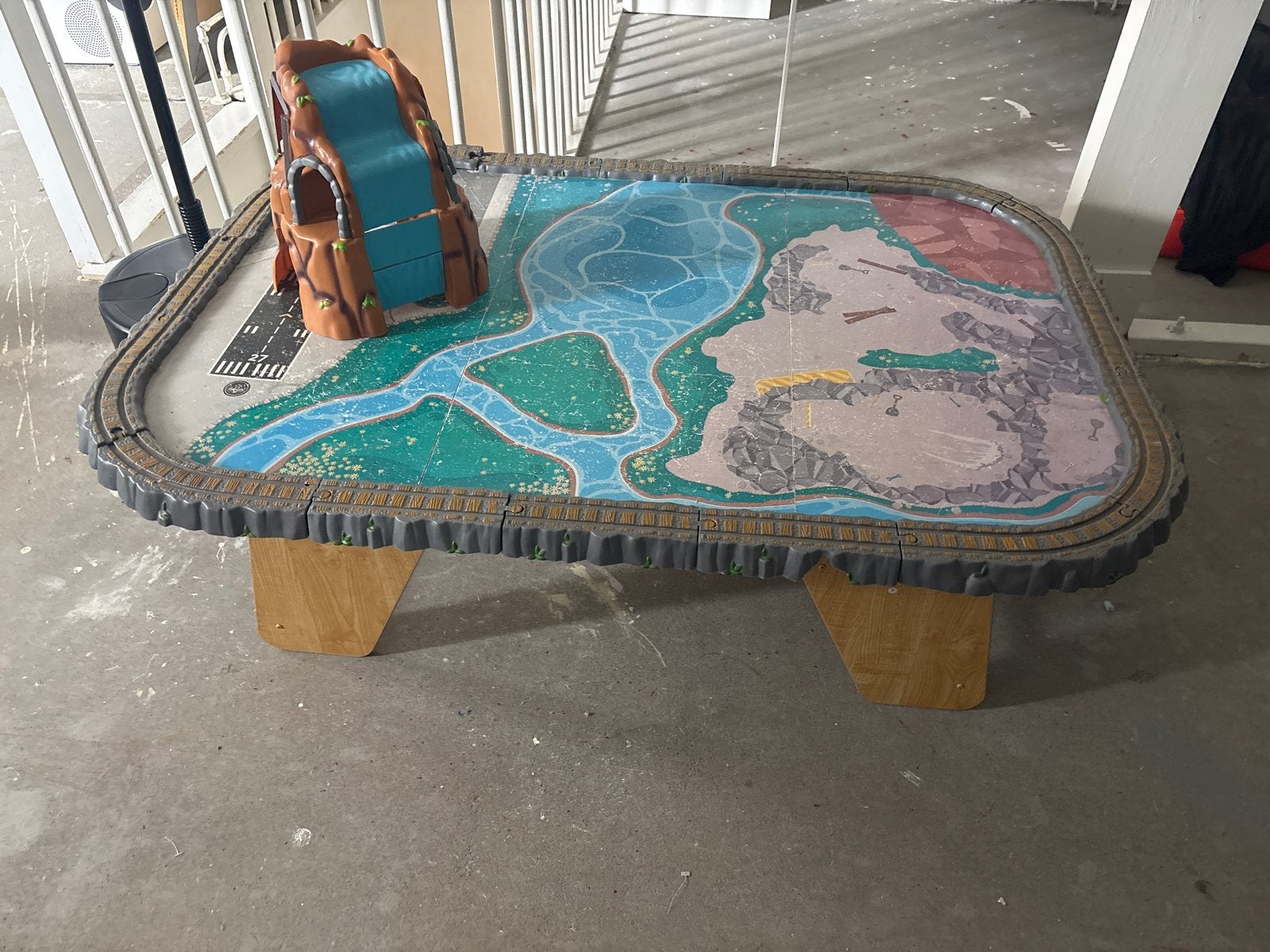 Grote Thomas de Trein speeltafel met veel rails, Ophalen, Zo goed als nieuw