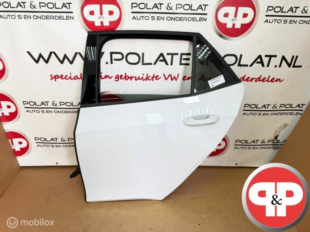Cupra Born links achter portier Ls9R