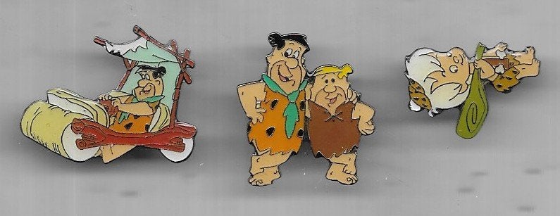 3 FLINTSTONES PINS UIT DE JAREN 60 FRED BARNEY PEBBLES, Verzamelen, Ophalen of Verzenden, Gebruikt, Overige onderwerpen, Speldje of Pin