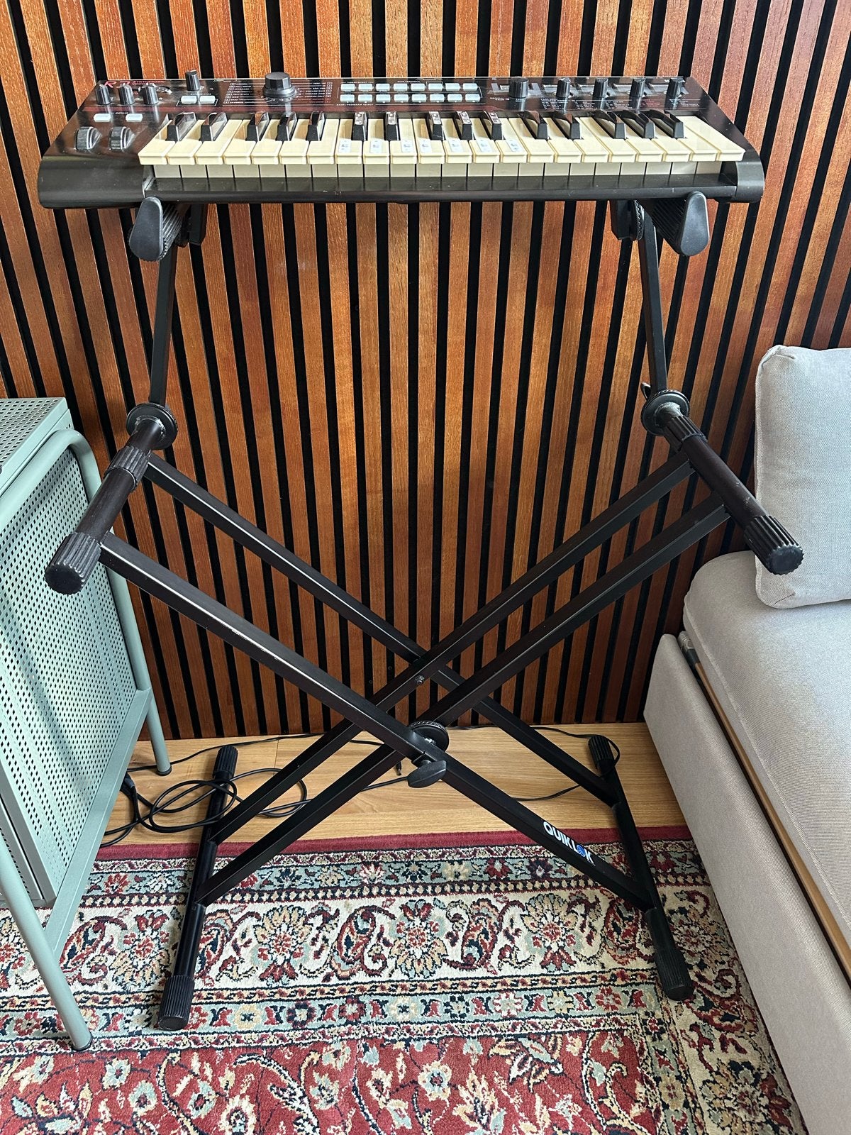 Foto 4 van Quiklok Keyboardstandaard - Zwart, Stevig en Verstelbaar
