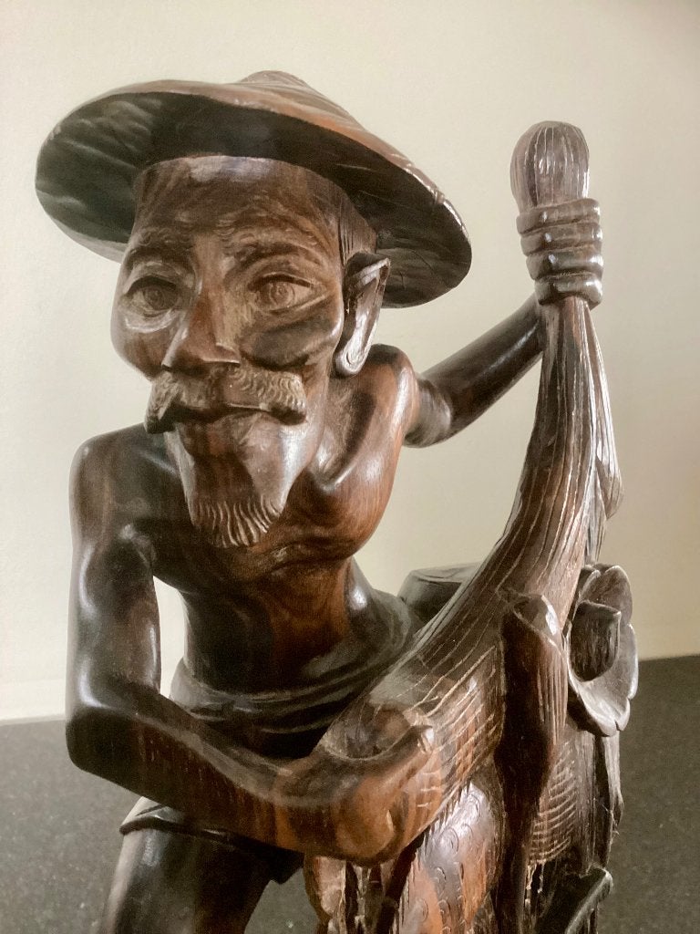 Handgesneden houten sculptuur van een visser, Antiek en Kunst, Kunst | Beelden en Houtsnijwerken, Houtsnijwerk, Ophalen of Verzenden