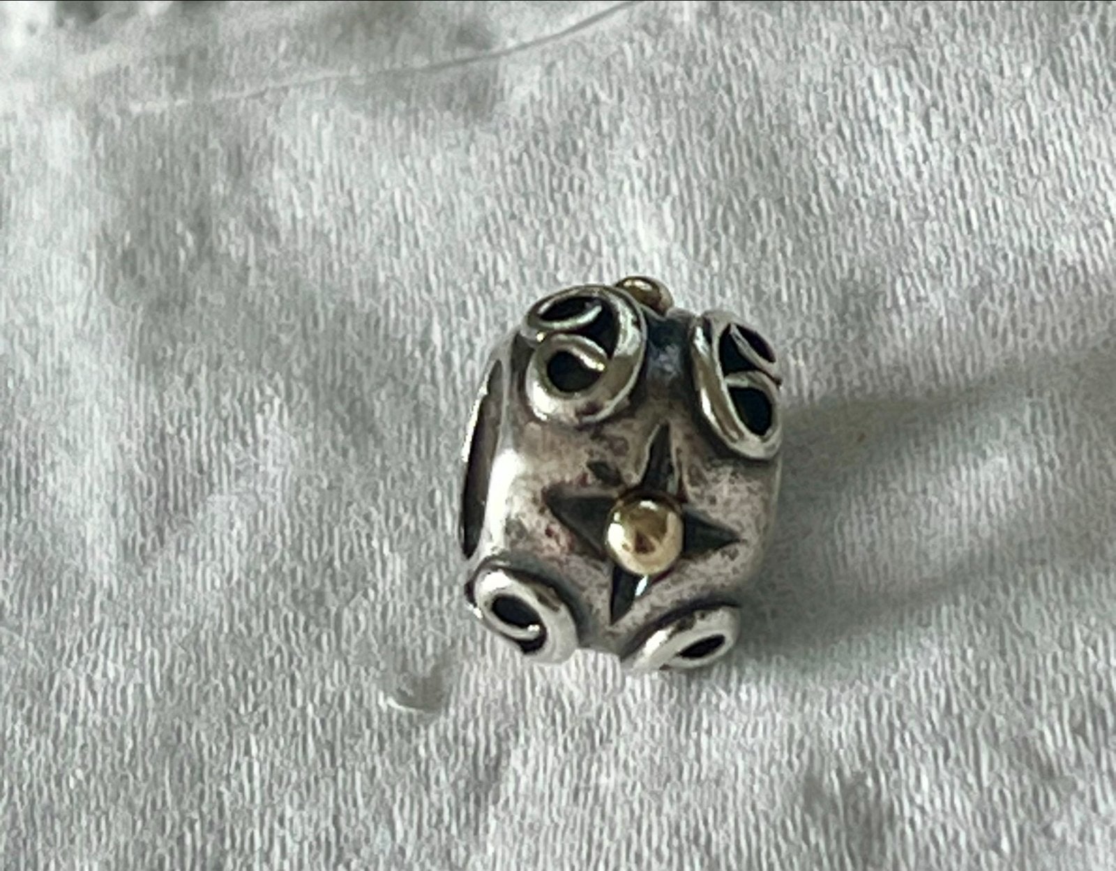 Pandora Victorian / Florentine Swirl bedel 790265 met goud, Gebruikt, Verzenden, Pandora, 1 bedel