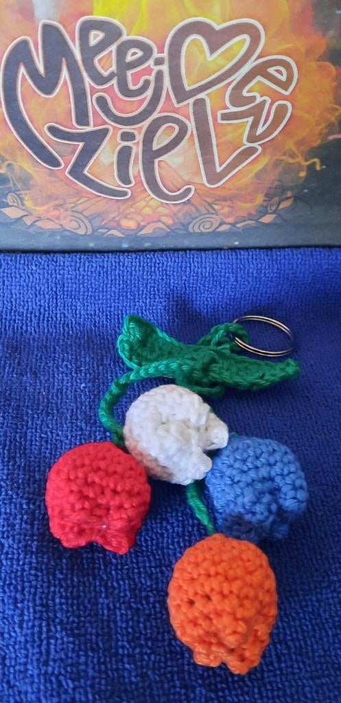 Gehaakte Sleutelhanger met tulpjes, Verzamelen, Sleutelhangers, Nieuw, Ophalen of Verzenden