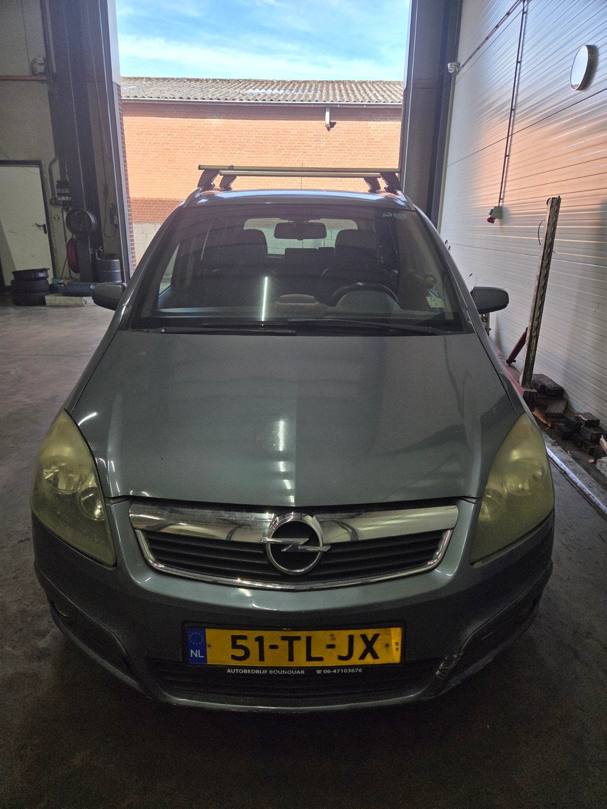 Opel Zafira 1.6 2006 Grijs, Auto's, Voorwielaandrijving, 4 cilinders, 7 stoelen, 75 €/maand
