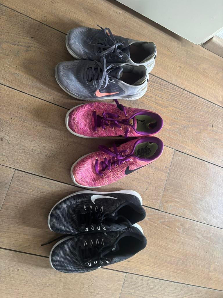 Nike sporschoenen 39, Ophalen of Verzenden, Zo goed als nieuw, Jongen of Meisje, Sportschoenen