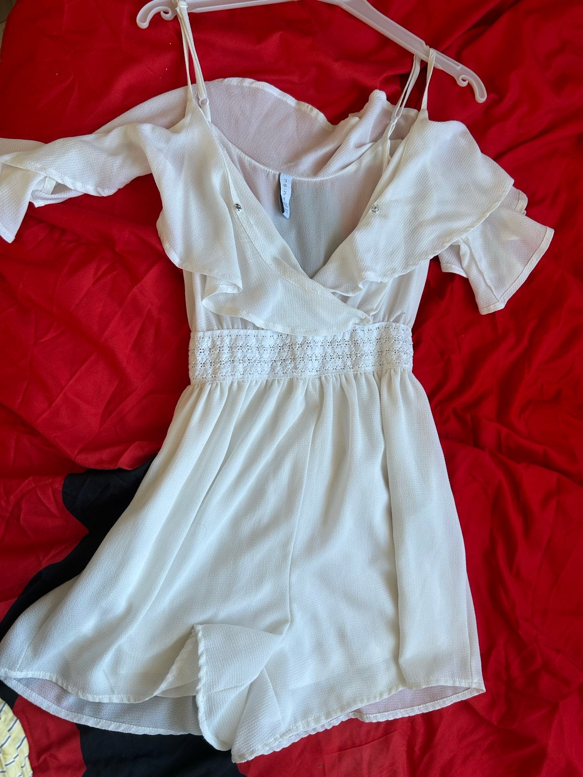 Witte Playsuit met Ruches en Open Schouders, Wit, Ophalen of Verzenden, Zo goed als nieuw, Maat 36 (S)