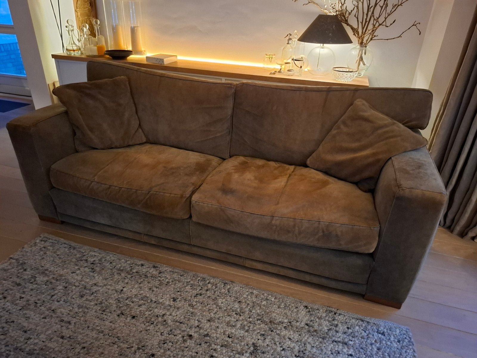Comfortabele 2,5-zitsbank in bruin ruw-leer, 220x90x90, Huis en Inrichting, Banken | Bankstellen, Ophalen, Robuuste, ruw-leren bank