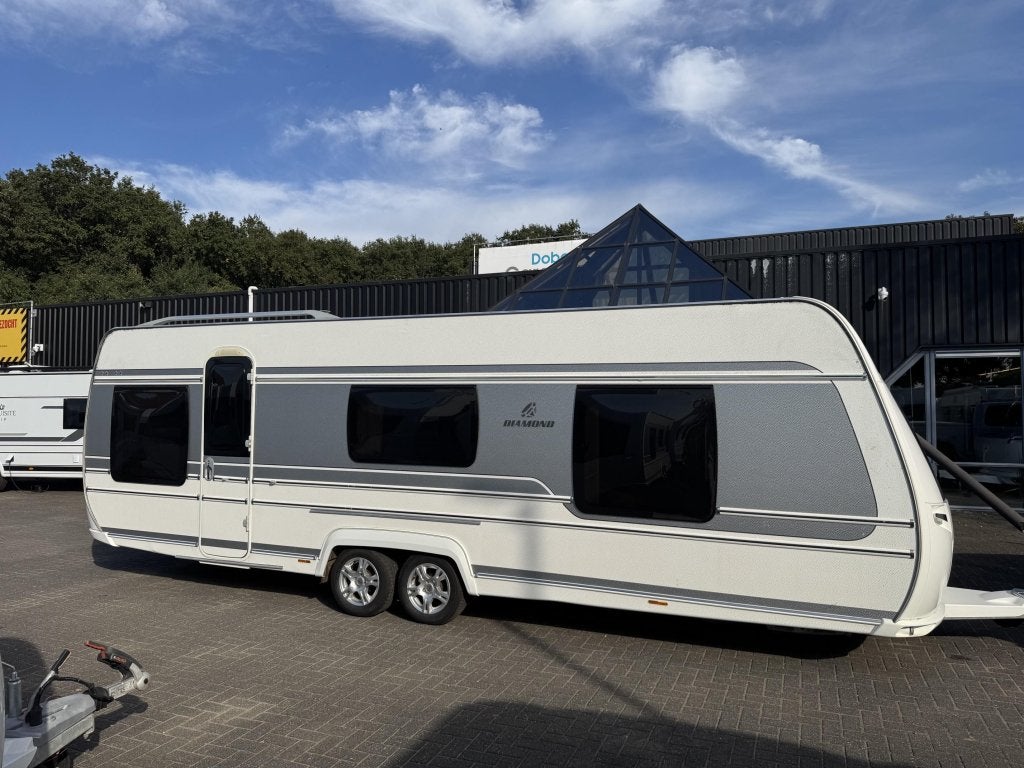 Fendt Diamond 700 2015 | Vrijst. Queensbed | Voortent, 7 tot 8 meter, Bedrijf, Treinzit, Oven