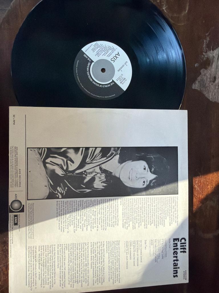 Cliff Richard Entertains - Vinyl in nieuwstaat, Ophalen of Verzenden, 1970 - 1979, Zo goed als nieuw, 12 inch
