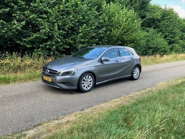 Mercedes-Benz  A180 Benzine (2013) – Nieuwe APK, onderhoud, Auto's, Voorwielaandrijving, 4 cilinders, Handgeschakeld, Particulier