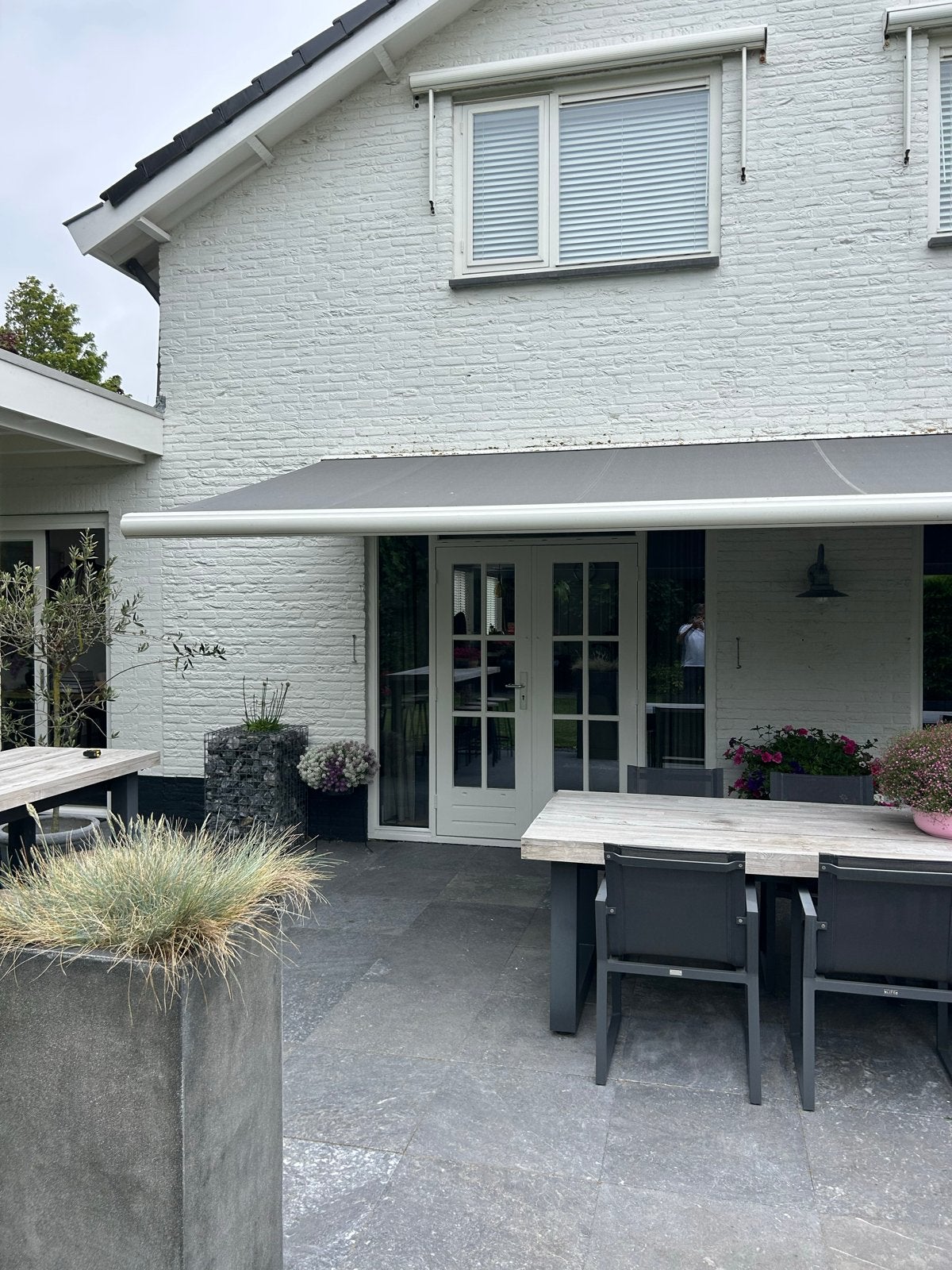 Knikarmscherm - Grijs - Elektrisch, Tuin en Terras, Zonneschermen, Ophalen, Gebruikt, 450 cm of meer, Elektrisch
