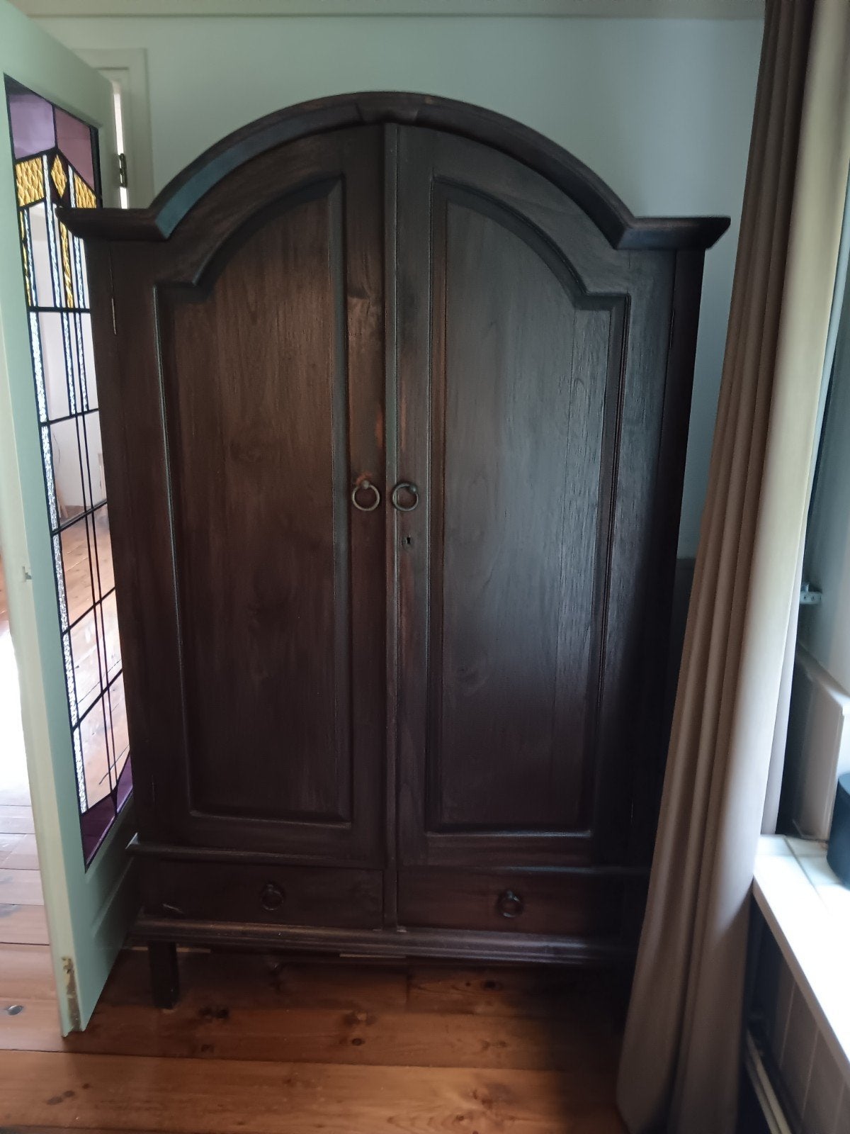 Gratis Antieke houten kast met twee deuren en lades, Ophalen, Gebruikt, 100 tot 150 cm, 150 tot 200 cm