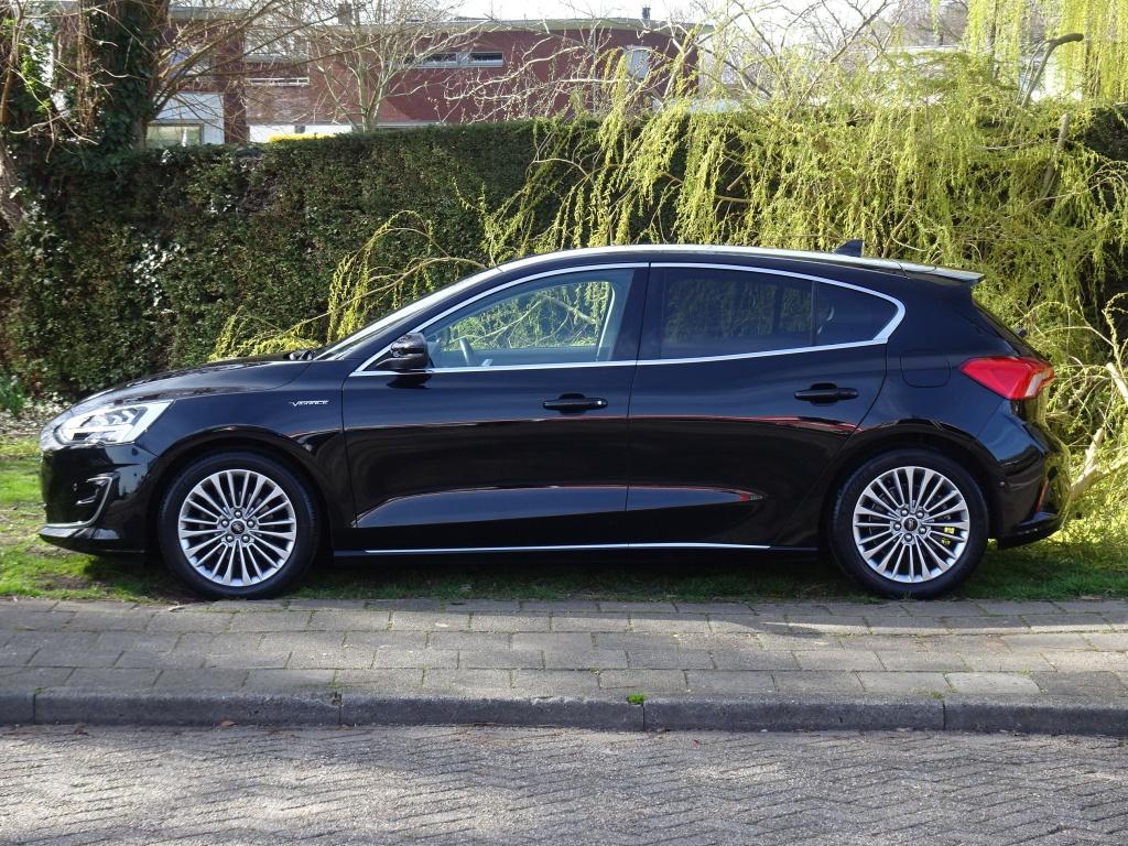 Ford Focus 1.0 125pk Vignale met Head-Up, Leer en Camera, Auto's, Ford, 125 pk, Euro 6, Zwart, Bedrijf