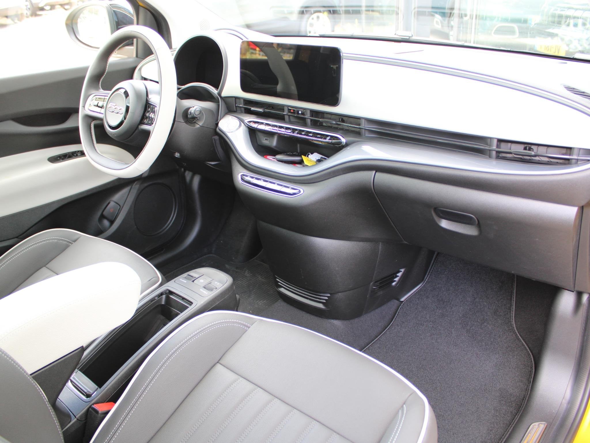 Fiat 500 La Prima 42 kWh VOORRAAD KORTING, Auto's, Fiat, 12 maanden, 118 pk, 4 stoelen, Nieuw