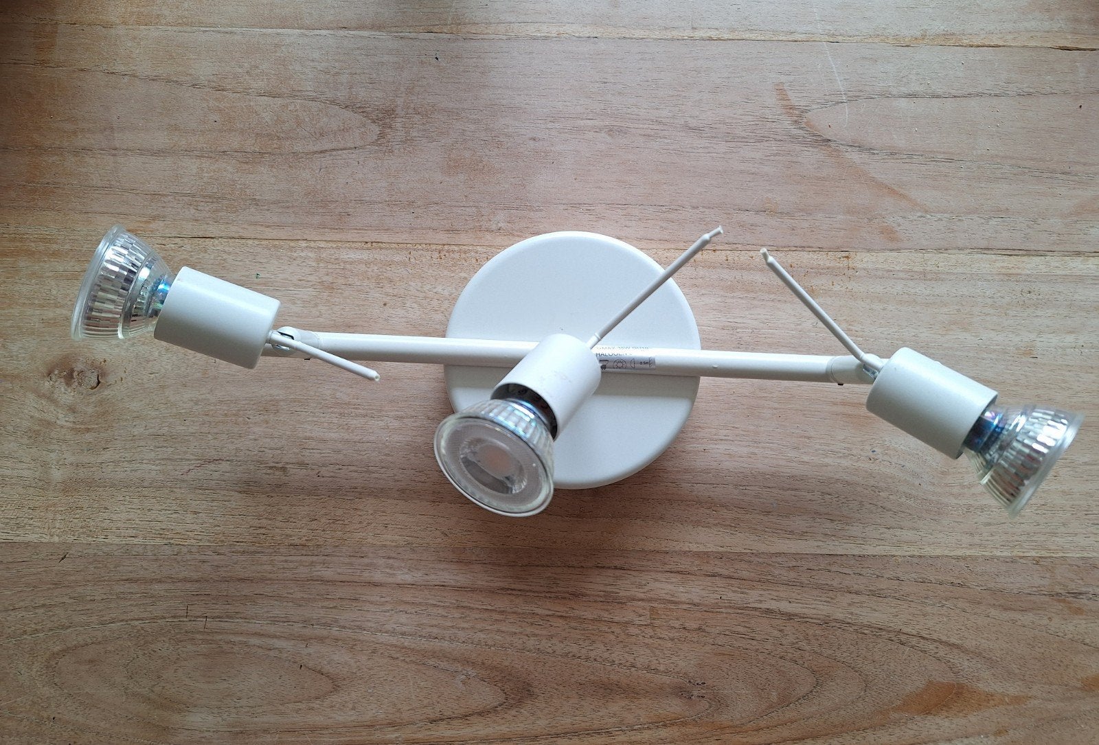 IKEA Plafondspot met 3 spots, wit, 36 cm, Ophalen of Verzenden, Zo goed als nieuw, Geschikt voor plafondmontage, Metaal
